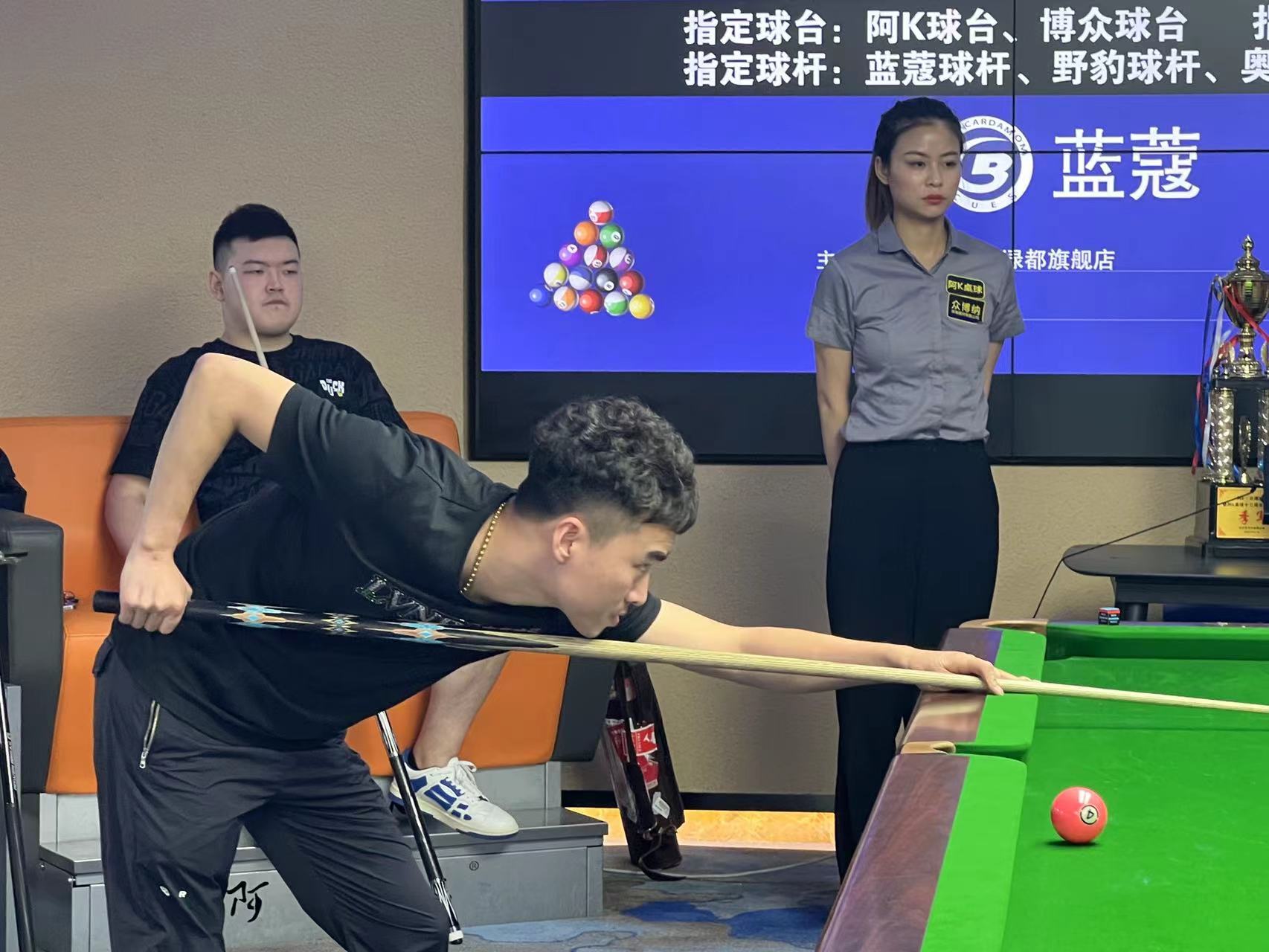 撤步三分 撤步三分