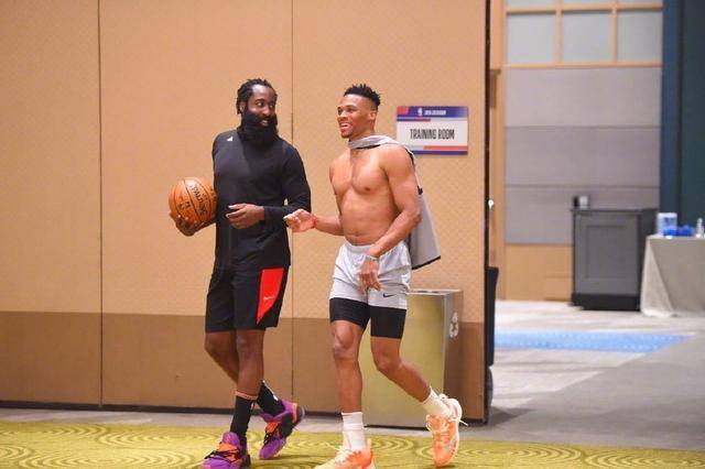 成正反馈 成正反馈